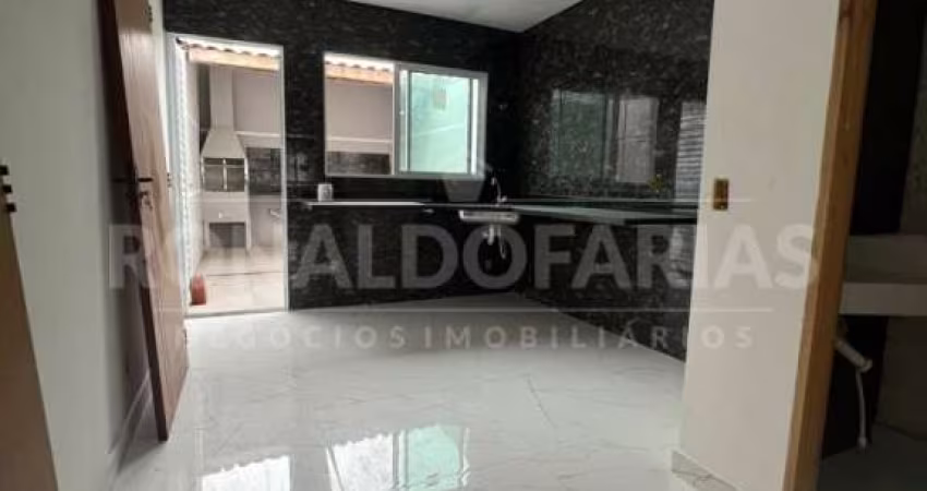 Sobrado a Venda em Interlagos com 3 Dormitórios e 2 Vagas de Garagem