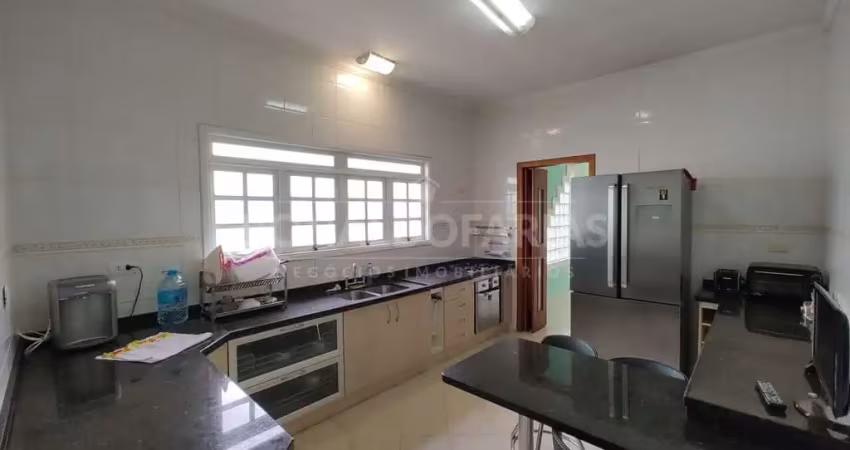 Casa Térrea a venda com 3 suítes, 275m² área privativa no Bolsão de interlagos