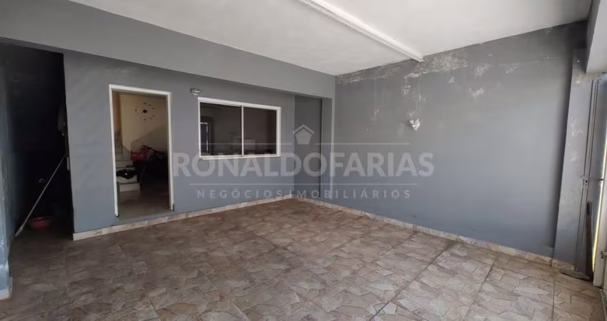 Sobrado a venda com 170 m² ,04 dormitórios na região de Interlagos.
