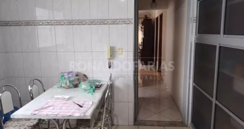 Casa térrea a venda com 120m² ,02 dormitórios na região da cidade ademar