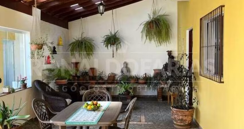 Casa à Venda na Avenida Dona Belmira Marin Antes da Travessia da Balsa Ideal para Investidor