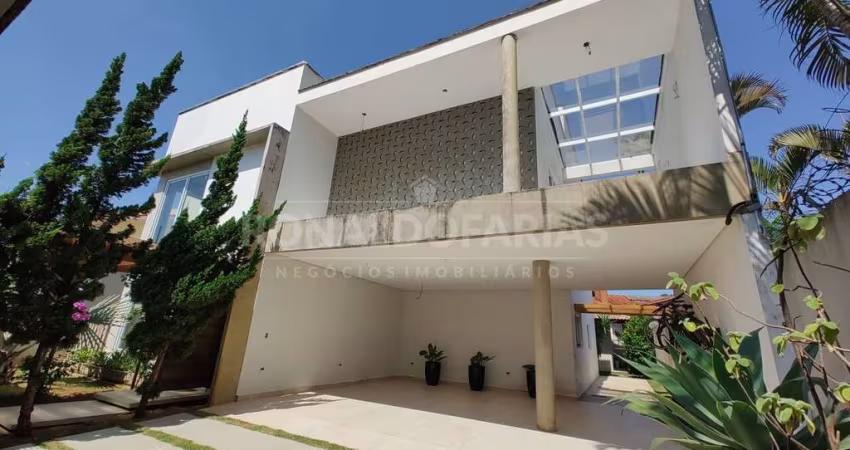 CASA A VENDA NO BOLSÃO DE INTERLAGOS 4 SUITES E 6 VAGAS NA GARAGEM