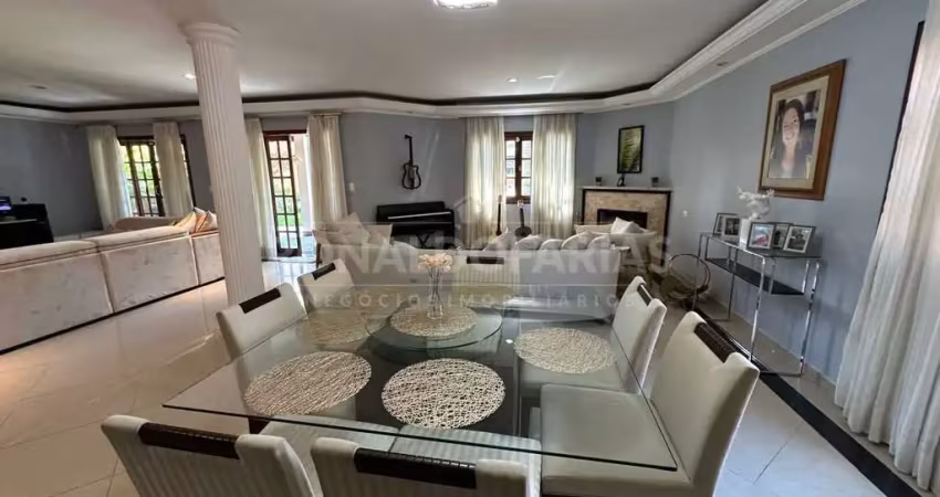 Casa a Venda no Bairro de Interlagos Bolsão 5 Suítes 6 Vagas de Garagem
