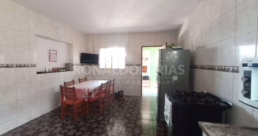 VENDE-SE CASA NO JARDIM MANACÁ 3 DORMITORIOS SUITE, COM 4 VAGAS PARA CARRO
