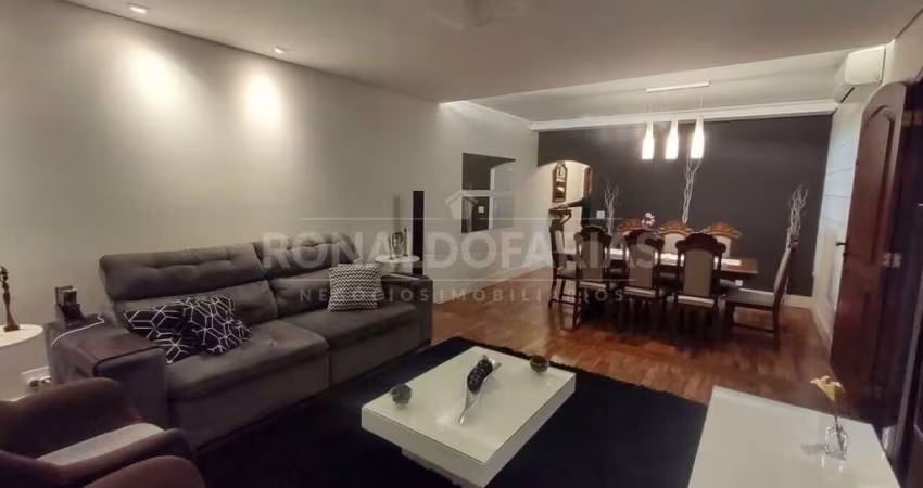 Casa a Venda em Interlagos com 3 Dormitórios 1 Suíte e 2 Vagas de Garagem