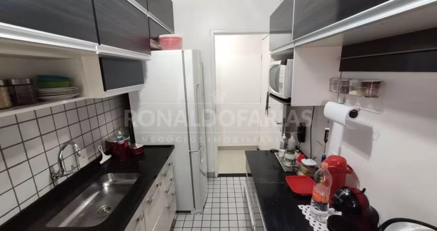Apartamento a venda sendo 3 quartos  , sala dois ambientes , uma vaga e garagem.