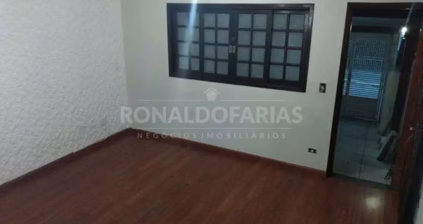 Sobrado  a  venda  sendo  2 quartos   , sala ampla , 1 vaga e garagem.