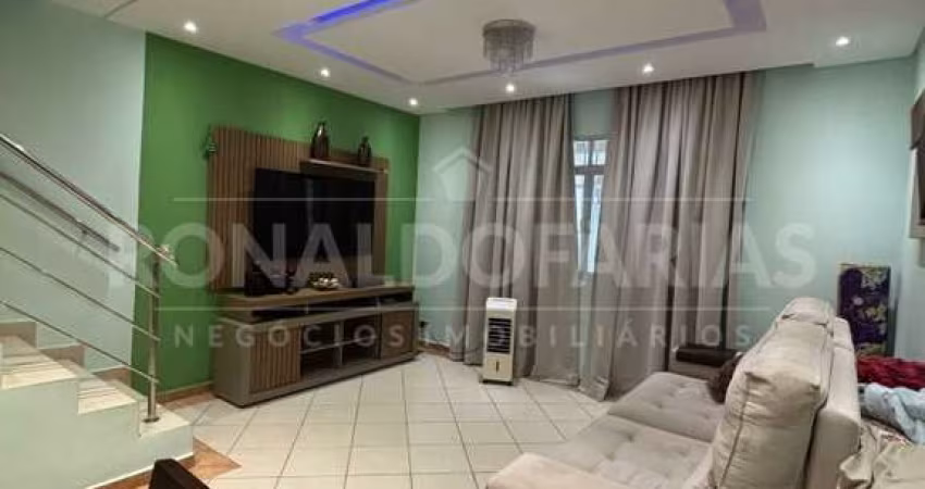 Casa à Venda em Jardim Régis com 3 Dormitórios 2 Suítes e 2 Vagas