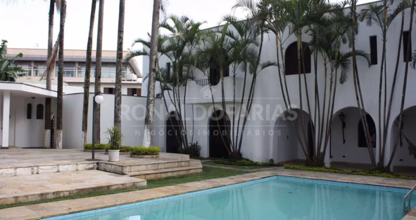 Casa à Venda ou Locação em Interlagos com 5 Dormitórios 3 Suítes e 4 Vagas