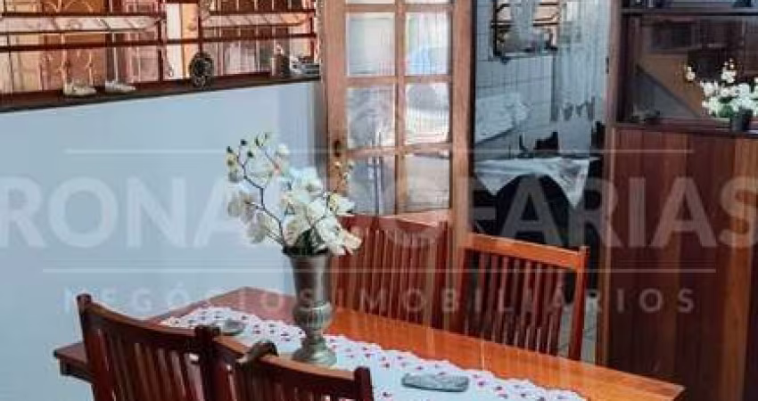 Casa à Venda com 4 Dormitórios 2 Suítes e 4 Vagas em Interlagos