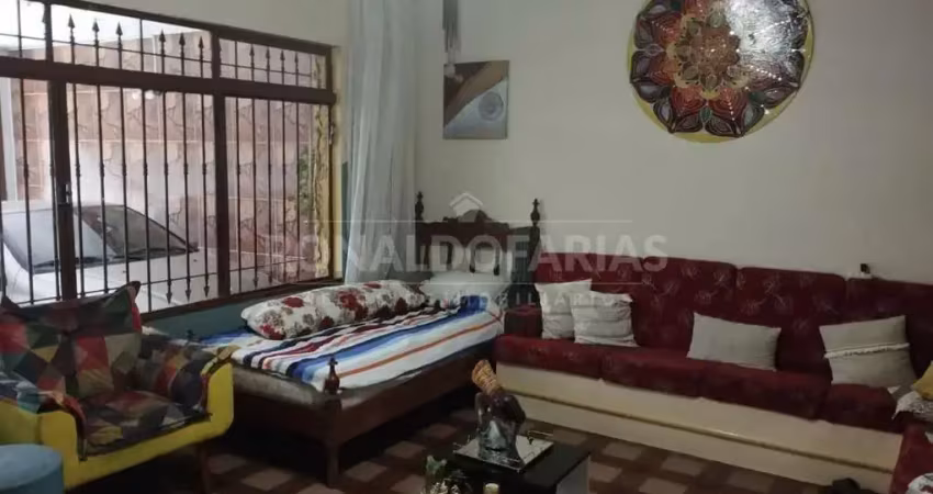 Sobrado a venda sendo 3 quartos sendo 1 suite sala ampla vaga para tres carros.