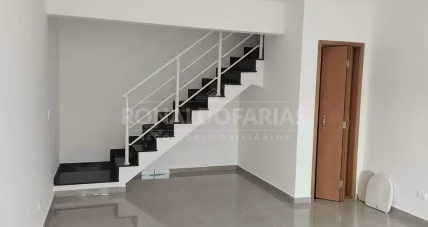 Sobrado a venda em condominio fechado sendo 2 quartos, sala ampla , 2 banheiro , 1 vaga de garagem c