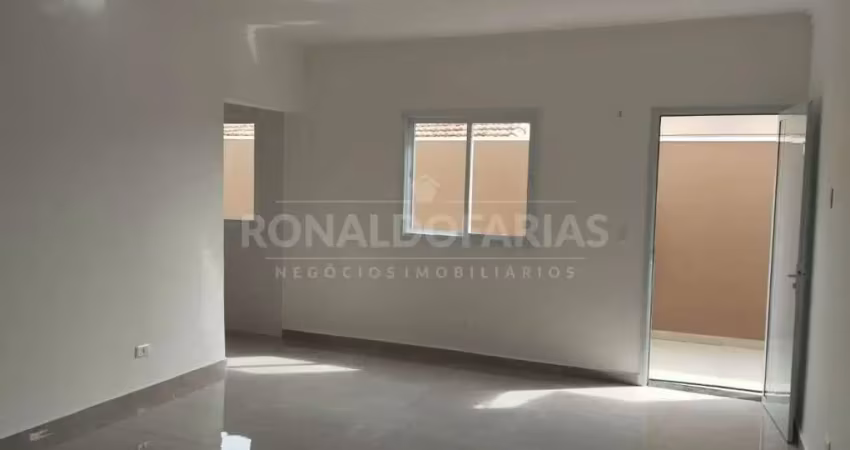 Sobrado a venda  em condominio fechado sendo 2 quartos, sala ampla ,2 banheiros ,1 vaga de garagem
