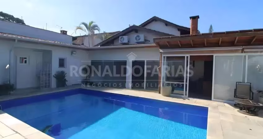 Casa à venda em interlagos área nobre 3 dormitórios 1 suíte e 4 vagas de garagem