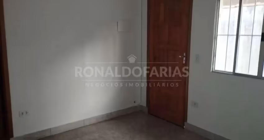 Casa terrea para locação sendo 2 quartos , 1 sala , 1banheiro ,1 vaga.