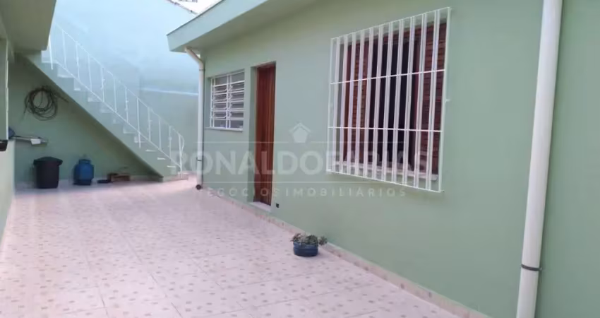 Casa térrea a venda, com 3 dormitórios sendo 1 suíte 4 vagas na garagem