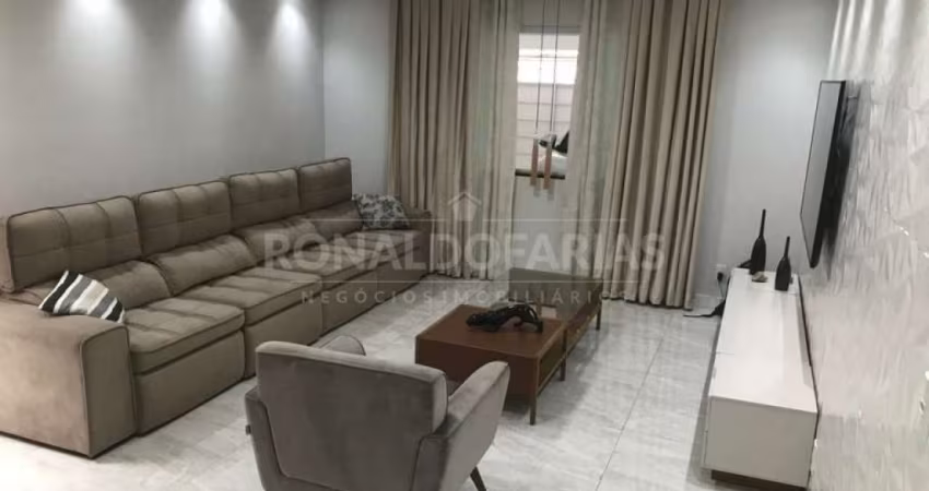 Casa a Venda na Cidade Dutra com 3 Dormitórios 1 Suíte e 2 Vagas de Garagem