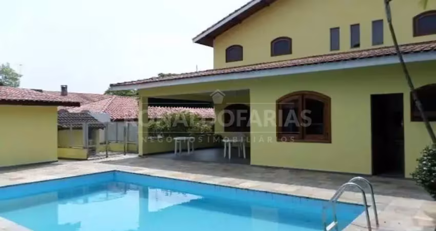 Casa a venda no bairro de interlagos bolsão com 4 dormitórios 2 suítes e 5 vagas de garagem