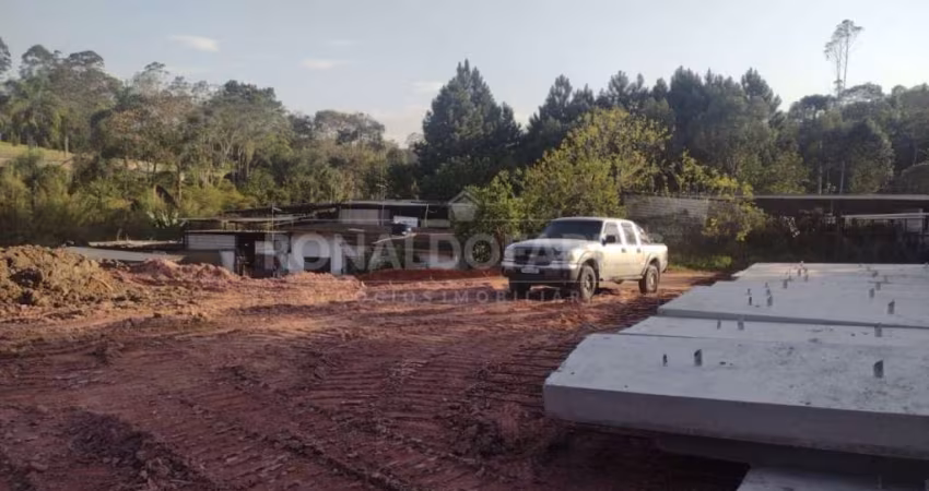 Terreno comercia a venda  com 3400 m² a 1000 metros de Parelheiros