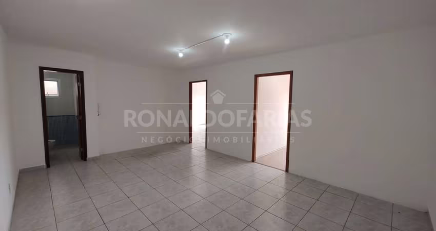 Sala comercial com 80m² para locação na região de Interlagos.