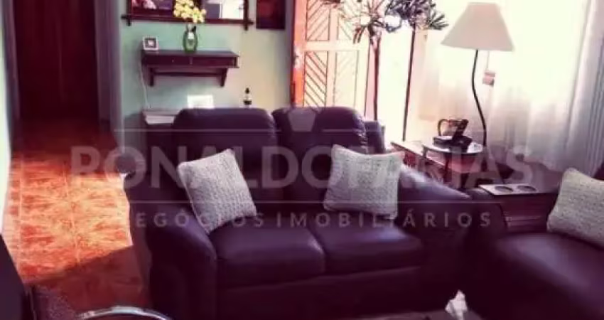 Sobrado a venda com 03 dormitórios na região de interlagos