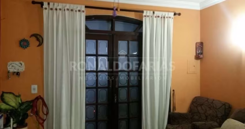 Sobrado a venda com 02 dormitórios na região de Interlagos.