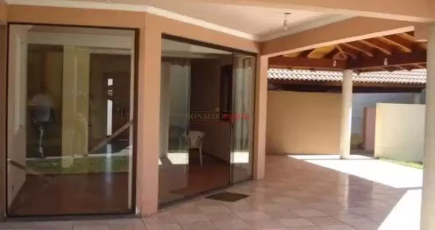 Casa térrea no bolsão de interlagos com 4 suítes  e 05 vagas de garagem