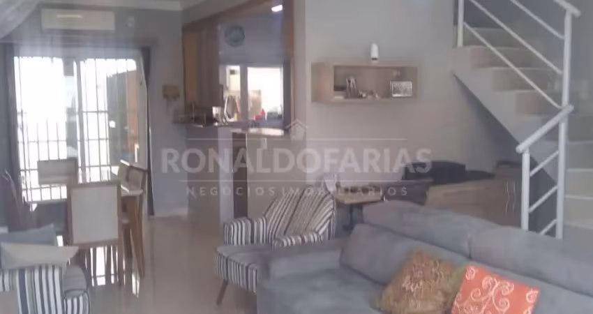 Sobrado com 03 dormitórios e 01 suíte em condomínio fechado a venda na região de interlagos