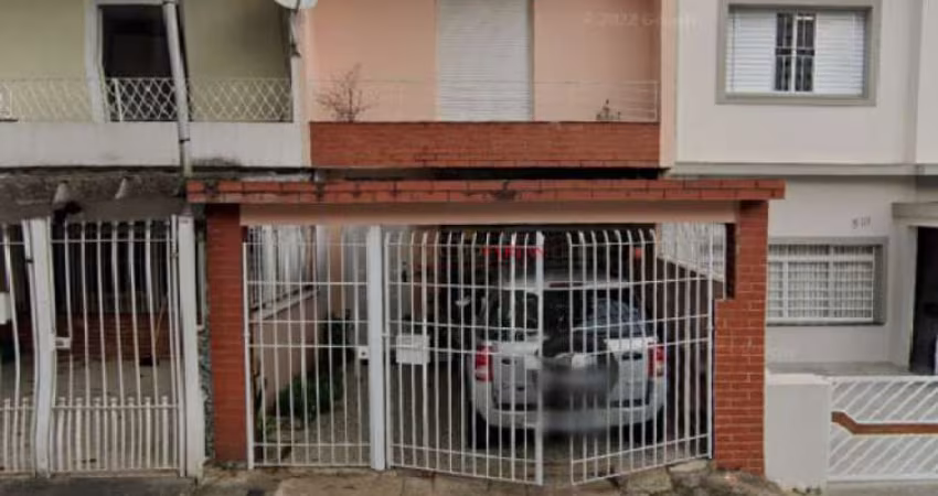 Sobrado à venda com 3 dormitórios e 1 vaga na região da Saúde.