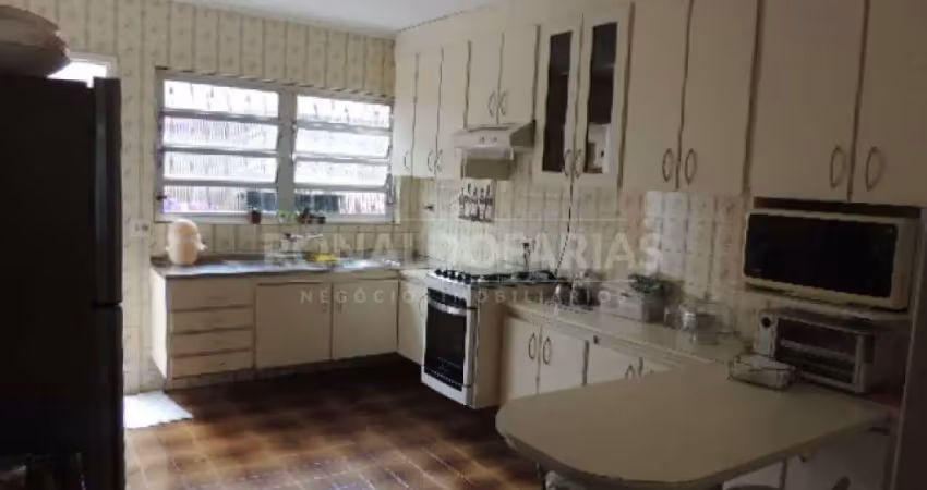 Sobrado a venda com 03 dormitórios sendo 01 suíte em interlagos