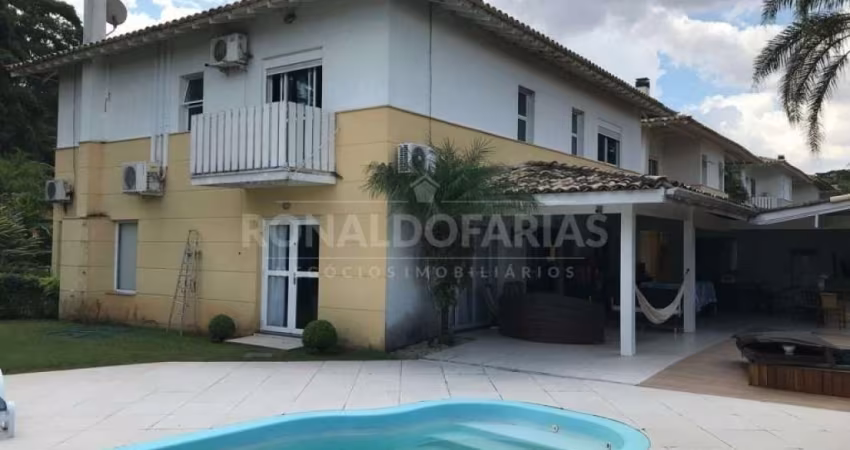 Casa a Venda em Interlagos com 4 Dormitórios Suítes e 8 Vagas de Garagem