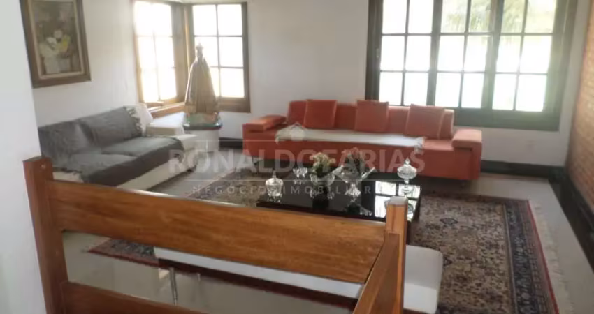 Casa à venda no bairro de interlagos bolsão  com 6 dormitórios e 3 vagas de garagem