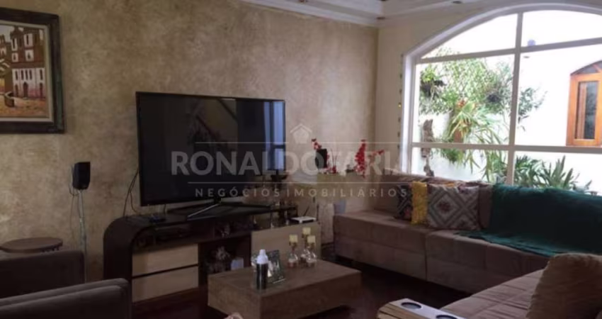 Casa Térrea no Jd. Suzana em Interlagos com 260m2 e 4 dormitórios, sendo 1 suíte!
