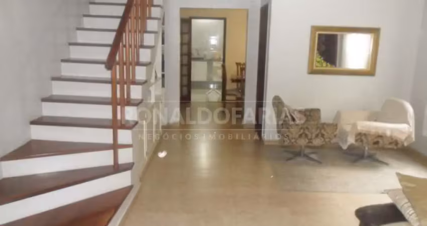 Ótimo sobrado a venda na cidade dutra com 3 dormitórios