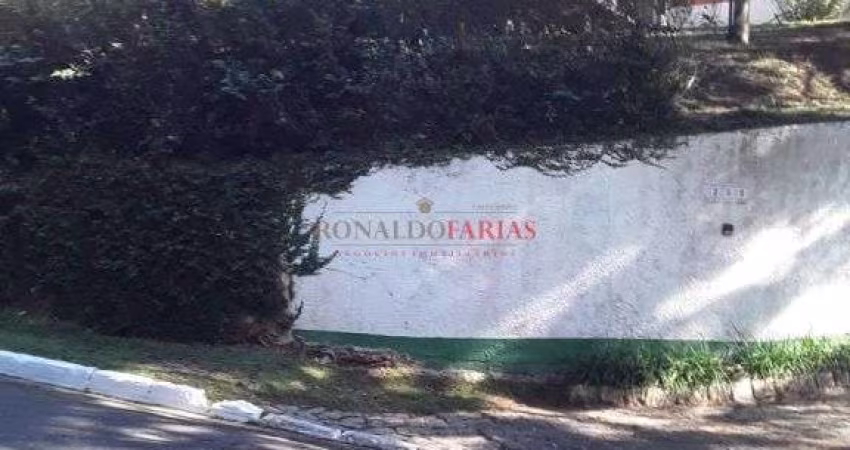 Casa térrea à venda com 3 dormitórios e 1 suíte na região de Alphaville.