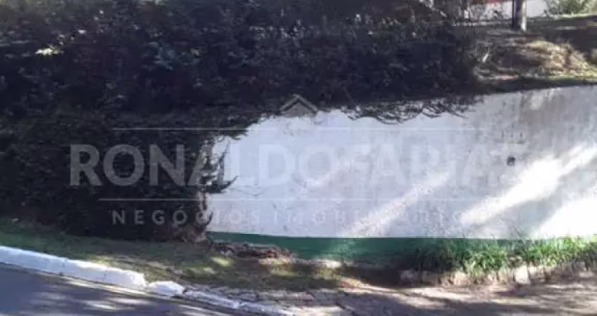 Casa térrea à venda com 3 dormitórios e 1 suíte na região de alphaville.