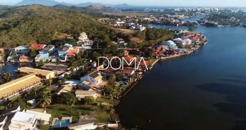 Propriedade de alto padrão com frente canal na Ogiva
