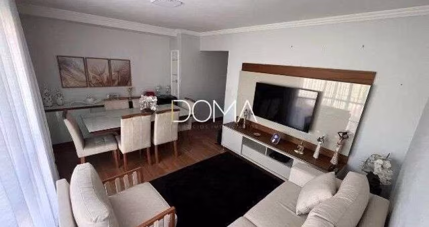Apartamento dois quartos, todo reformado! Pertinho da Praia do Forte.