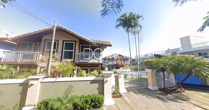 Casa duplex - em condomínio com piscina e espaço gourmet