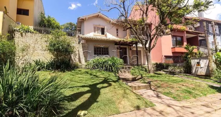 Casa com 3 quartos à venda na Rua Professor Antônio José Remião, 335, Espírito Santo, Porto Alegre