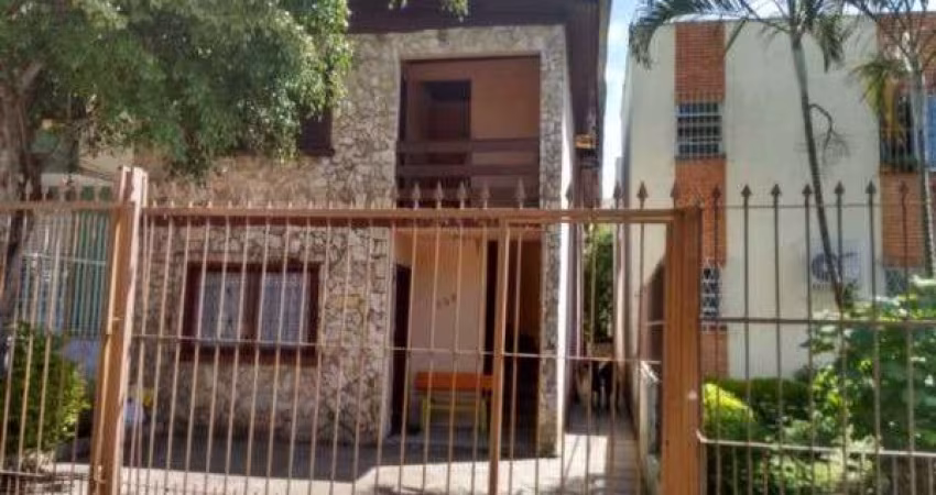 Casa com 3 quartos à venda na Rua Guilherme Alves, 705, Petrópolis, Porto Alegre