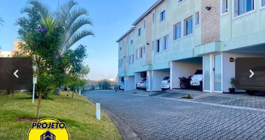 CASA EM CONDOMÍNIO FECHADO À VENDA - VILA SANTOS