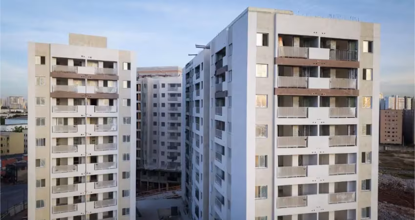 Apartamento de dois dormitórios., varanda no  bairro limão!