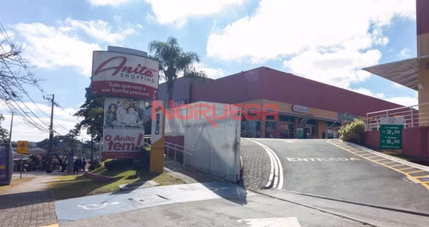 Excelente oportunidade de locação de loja comercial em Curitiba - Bairro São Lourenço, 2 salas, 1 banheiro, 60,90 m² de área.