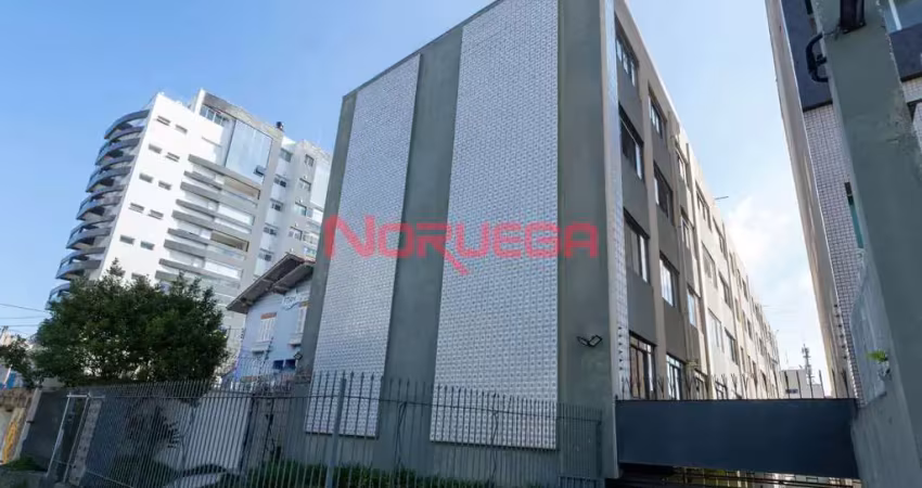 Apartamento para locação no Centro de Curitiba-PR: 3 quartos, 1 suíte, 1 sala, 2 banheiros, 2 vagas, 160m²