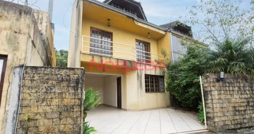 Imperdível oportunidade de casa para venda ou locação em curitiba-pr, vista alegre: 4 quartos, 1 suíte, 3 salas, 4 banheiros, 3 vagas, 166,71 m².