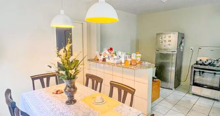 Casa duplex com 4 suítes no  Itaperi