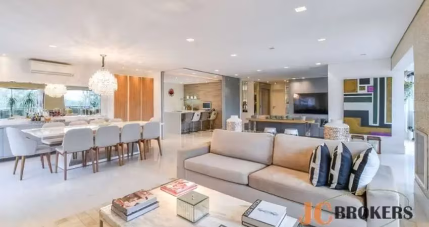 Apartamento com 244m² de área útil, 3 suítes, 3 vagas