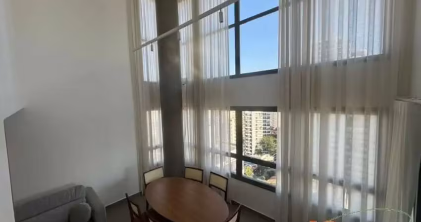 Apartamento duplex mobiliado com 91m² de área útil, 2 suítes, 1 vaga