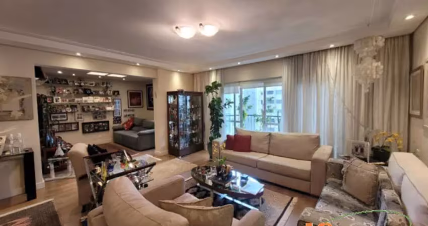 Apartamento com 160 m², 3 dormitórios, sendo 3 suítes, living para 3 ambientes, 2 vagas